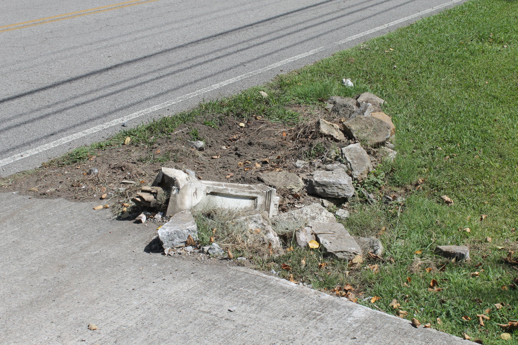 1995 W Lincoln Mailbox Debris.JPG